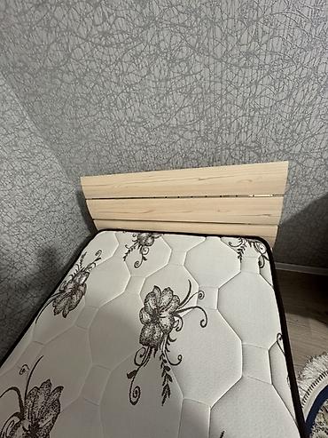 tek neferlik taxt: Tək nəfərlik çarpayı və döşək dəsti - Ölçü: təxminən 90×200 sm tək — 3
