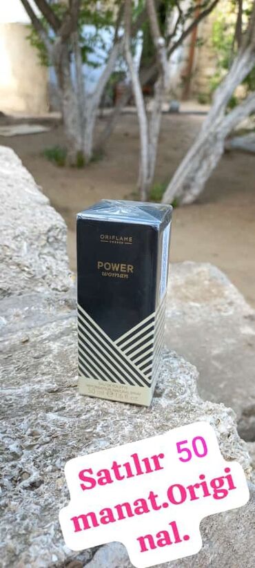 Ətriyyat: Oriflame brendinin "Dancing Lady Hypnotic Night" ətri. Bu ətir 50 ml — 16