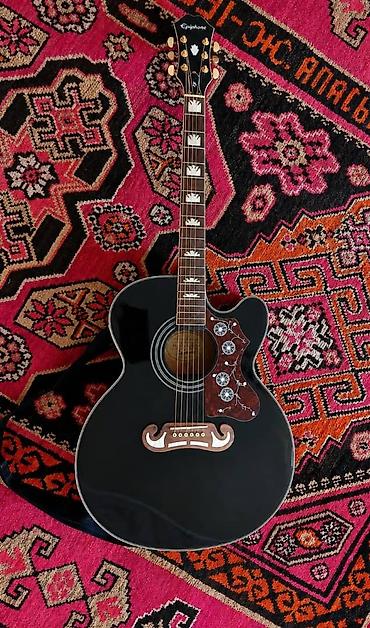 сцены: Акустическая гитара Epiphone EJ-200 (тип Jumbo), черный глянцевый — 1