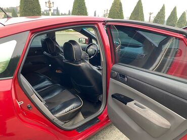 Toyota: Toyota Prius (ikinci nəsil) – hibrid hetçbek - Rəng: qırmızı - Kuzov — 14