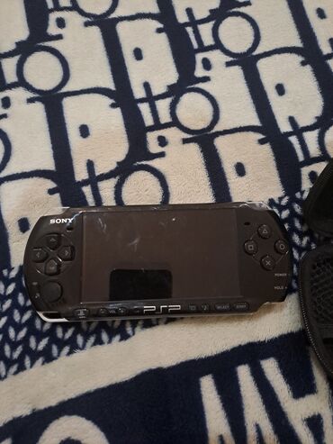 PSP (Sony PlayStation Portable): PSP heç bir prablemi yoxdur birdene adaptri birde bateryasi yoxdur