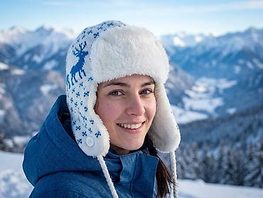 Подушки: Детская зимняя шапка с ушками и завязками б/у в отличном состоянии. - — 3