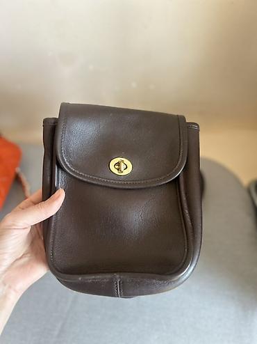 Çantalar: Qəhvəyi dəri çiyin çantası Coach firmasininindir. - Material: həqiqi — 1