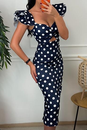 calcedonia helanke: Elegantna midi haljina na tufne NOVOOO - Kroj: pripijena silueta sa — 1