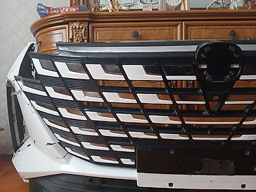kantlar: Changan uni-z üçün ön bamper ağ mirvari, radiator barmaqlığı. üstdən — 2