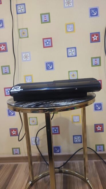 üz maşını: Sony PlayStation 3 (PS3) Super Slim oyun konsolu Xüsusiyyətlər: -