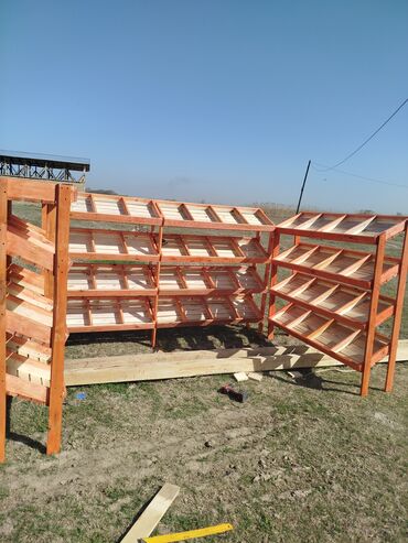 Строительный кирпич: Стелажы для овощей из дерева — 17