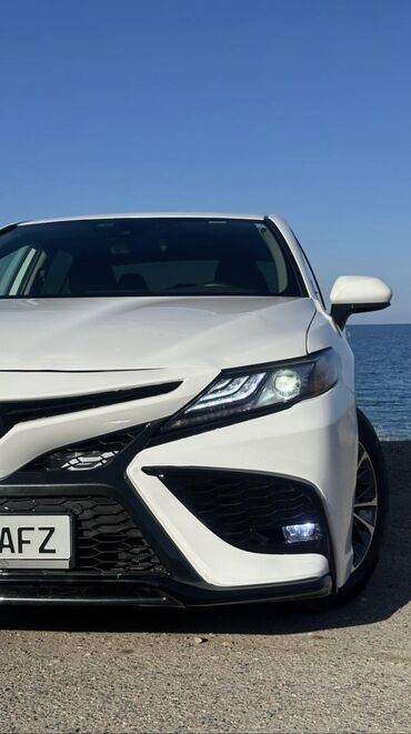 Toyota: Toyota Camry: 2021 г., 2.5 л, Гибрид, Седан