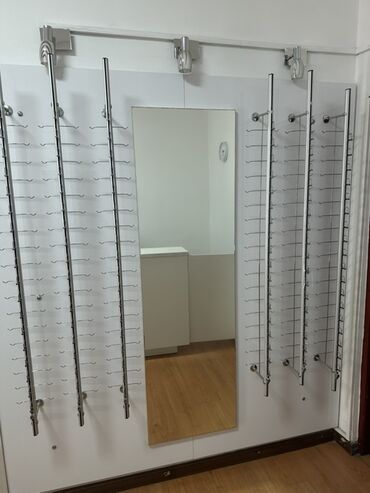 торговое оборудование для магазина одежды: Торговое оборудование для оптики/салона очков Комплект