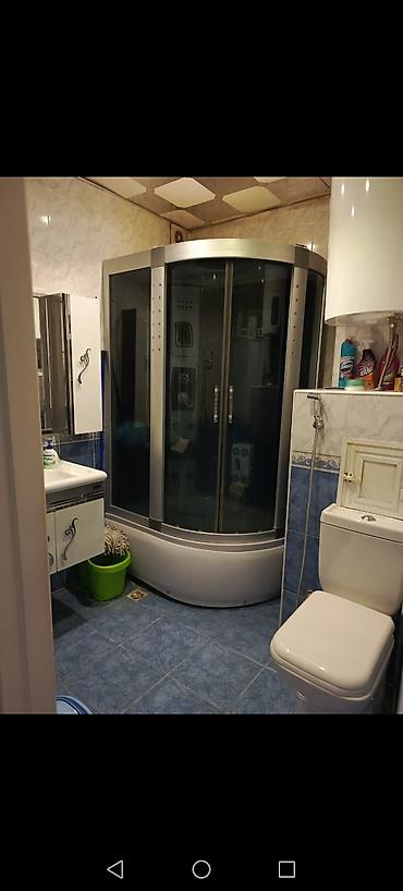 Mənzillər: Bakı, 8-ci mikrorayon, 3 otaqlı, Köhnə tikili, m. Azadlıq Prospekti, 72 kv. m — 1