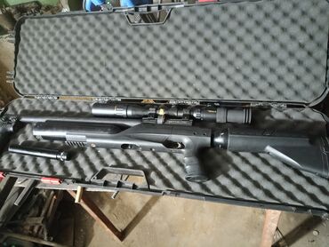 Скутеры: Мопед красного цвета с черными и серыми акцентами. Оснащен передней — 28