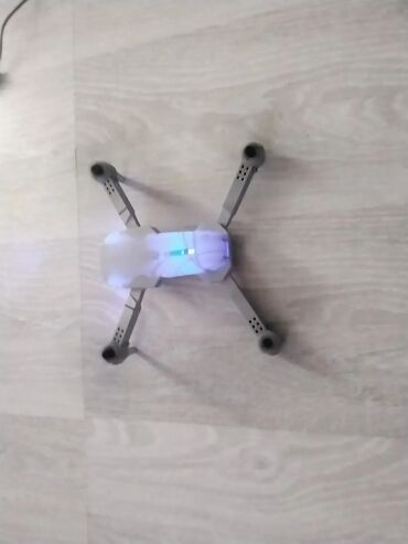 biledir: Yüngül və kompakt dizaynlı bu dron asanlıqla daşınır və həm yeni
