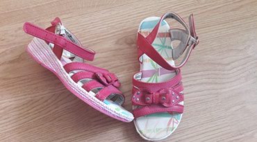 Dečije Cipele i Čizme: Cupcake sandalice br.27 + papuce na poklon. na lalafo.rs Cupcake sandalice br.27 + papuce na poklon. - Sremska Mitrovica