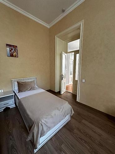 hosteler: Mərkəzdə yerləşən hazır HOSTEL biznesi satılır. Əsas üstünlüklər: - — 6