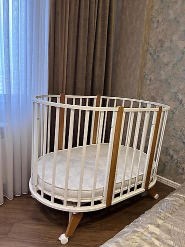 Beşiklər: Oğlan və qız üçün, İşlənmiş, Yumru, Beşik, Dəstsiz, Matras ilə, Yellənmə mexanizmi ilə — 1