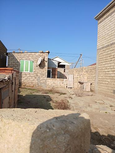 bir otaql: Həyətyanı sahəsi və kiçik yaşayış evi - Daş hasarla əhatələnmiş — 2