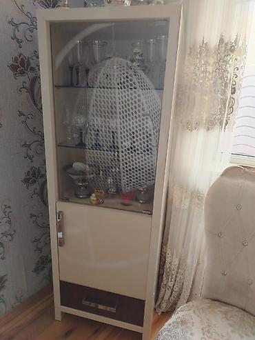kompüter stol: İki hissədən ibarət qonaq otağı mebel dəsti - 2 ədəd şkaf-vitrin — 2