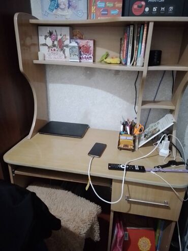 Столы: Продам компьютерный стол б/у