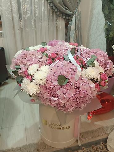flowers: Большая цветочная композиция в шляпной коробке Liana Flowers. Состав — 1
