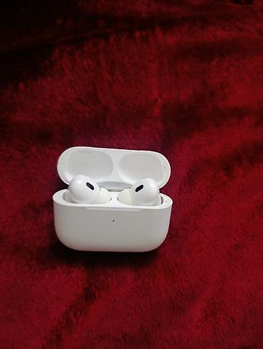 наушники apple airpods 1: Беспроводные наушники-вкладыши с зарядным кейсом (белые) - — 2