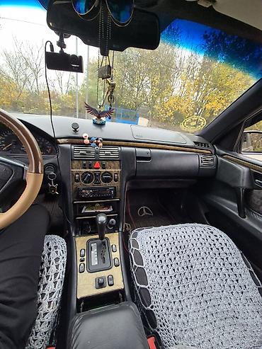 panarama arxa stop: Mercedes-Benz 230: 2.3 l | 1996 il Sedan — 3