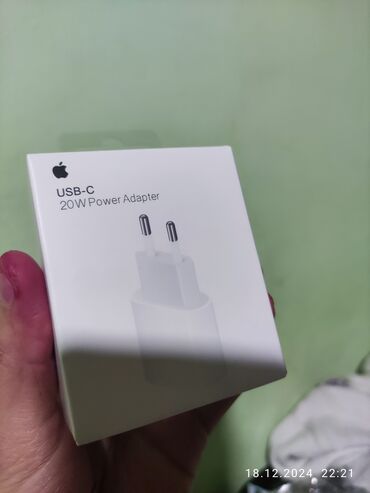 Зарядные устройства: Адаптер 20W на Apple iPhone USB-C зарядка новая оригинал продаю так