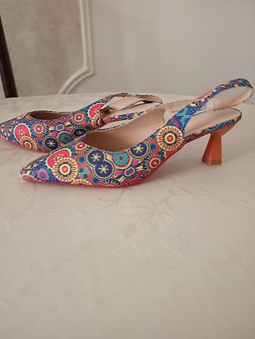 Tuflilər: Qadın ayaqqabıları – slingback, nazik dabanlı - Model: Slingback — 1