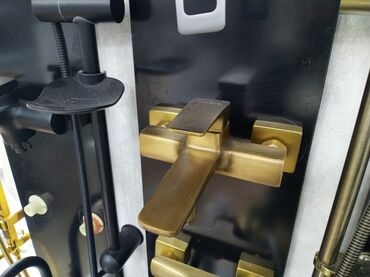 смесители для кухни: Bürünc rəngli divarüstü vanna/duş qarışdırıcısı - Material: möhkəm