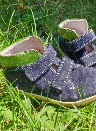 Kožne, mekane dečje cipelice br 28. Kupljene u Nemačkoj. Napred je