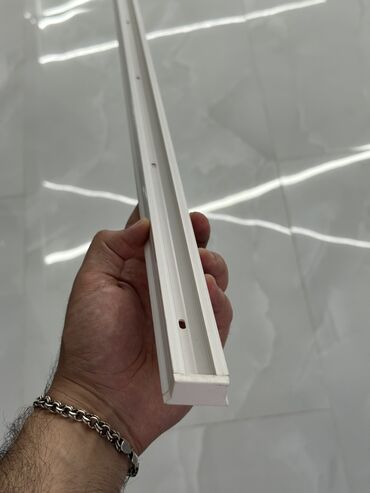 led işıqlar: Reyslərin metrəsi 3.5 azn-dir. Ağ və qara rəngləri mövcuddur. Raket