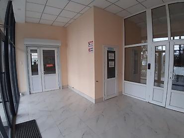15: Сдается помещение под магазин в 4-этажном здании на 1 этаже, площадь — 5