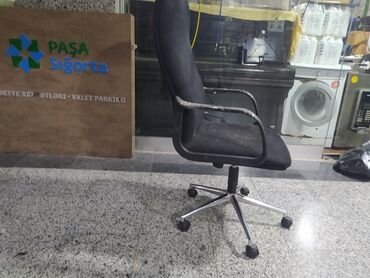 Ofis və oyun kresloları: İşlənmiş, Təkərli, Qolları tənzimlənmir, Parça