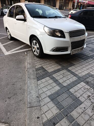 Digər avtomobillər: Ağ rəngdə kompakt sedan. Xüsusiyyətlər: - Kuzov: 4 qapılı sedan, ağ -da lalafo.az — 4 Digər avtomobillər: Ağ rəngdə kompakt sedan. Xüsusiyyətlər: - Kuzov: 4 qapılı sedan, ağ — 4