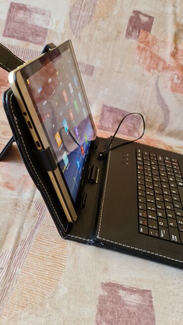 Tableti: Tablet sa futrolom i žičanom tastaturom - Android tablet dijagonale — 6