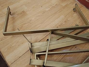 Оборудование для магазинов: Mağazamız bağlanıb.Mağaza üçün asılqan dəmirlər, həm qızılı, həm də — 4