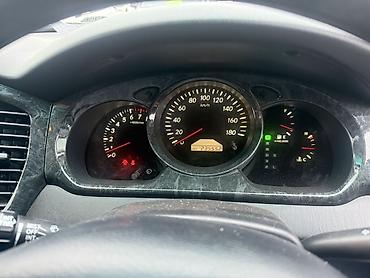 Другие автомобили: Внедорожник/кроссовер черного цвета. Кузов 5‑дверный, на крыше — 10