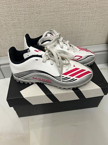 tufliler: Uşaq futbol butsası – Adidas Messi seriyası, Turf (süni ot) üçün - — 5