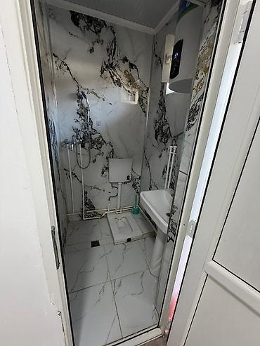 Долгосрочная аренда комнат: Сдается компактная комната-студия с отдельным санузлом. Описание: - — 2