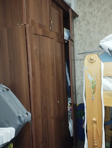 отдам старую мебель: Отдам даром трехстворчатый шкаф самовывоз
