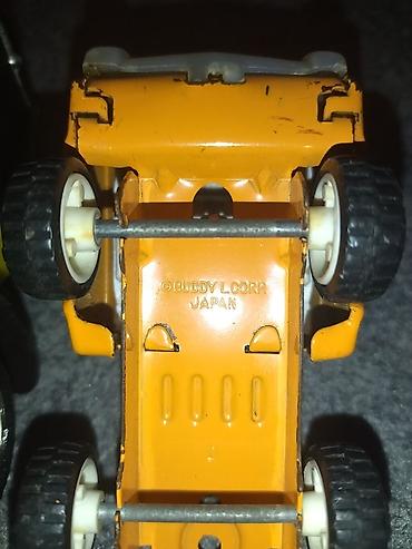 retro gramofon: Kolleksiya üçün iki ədəd die-cast oyuncaq avtomobil dəsti. - Sarı — 2