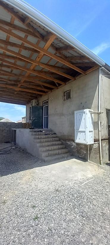 Uzunmüddətli kirayə mənzillər: Satılır: - Plan: geniş zal, ayrıca mətbəx, iri sanitar qovşaq (duş — 9