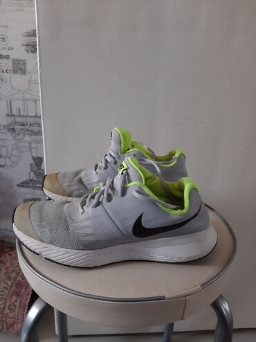 кроссовки для волейбола найк: Кроссовки оригинал"Nike"
Отличное состояние
Отдам дёшево