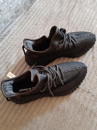 Şəxsi əşyalar: Adidas Yeezy Boost 350 — 4