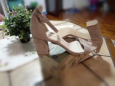 Sandale: Скроз нове оригинал сандале, преврнута кожа. Висина штикле 7 цм — 3