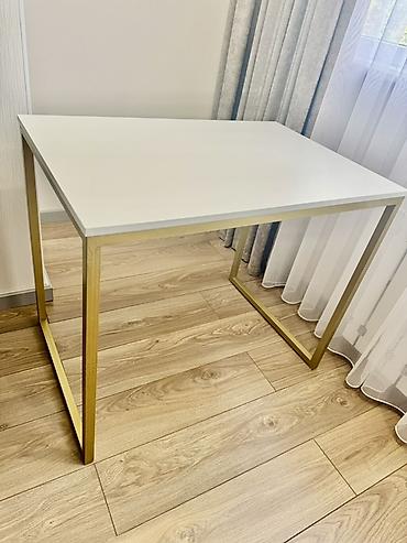 study table: Минималистичный прямоугольный стол - Столешница: белая, матовая — 1
