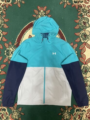 национальные головные уборы: Ветровка Under Armour с капюшоном - Модель: легкая куртка-ветровка на