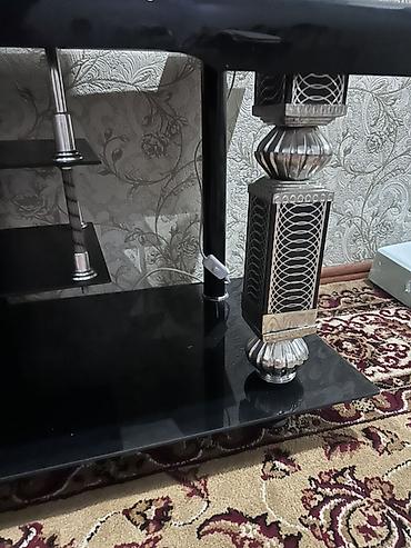 столики для кофе: Журнальный/TV‑столик из закалённого стекла с декоративными опорами - — 1