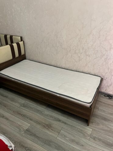 tek kravat: Təknəfərlik çarpayı, Matras ilə