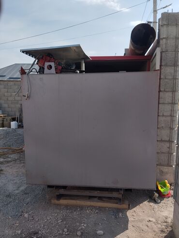 крышка топливного бака: Промышленная емкость для горючих жидкостей с верхним оборудованием -