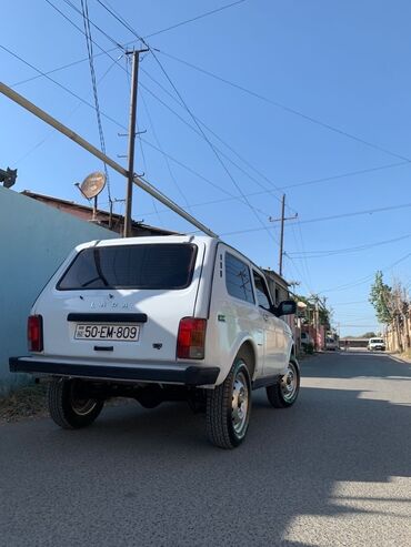 VAZ (LADA): Maşın saz vezyetdedir.heç bir problemi yoxdur zavod maşındır vuruğ — 17